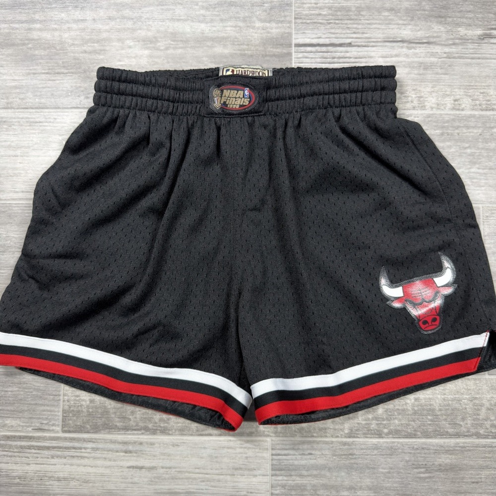 Mitchell & Ness Chicago Bulls Basketball Shorts Women's XS Black NBA Final 1996‎